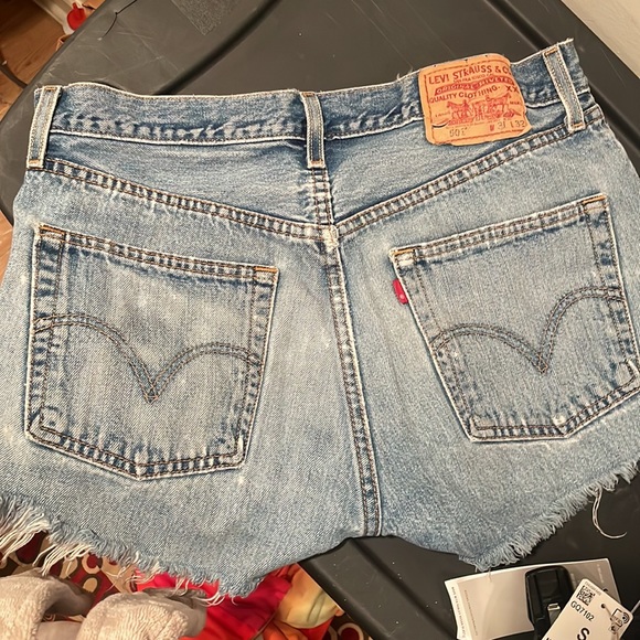 Vintage Levi’s shorts - Picture 2 of 2